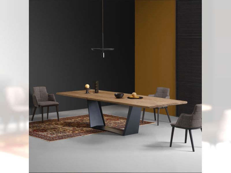 Antiqua Table