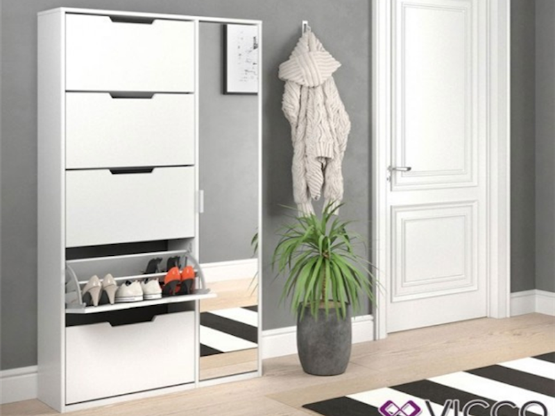 Lone Entryway Element