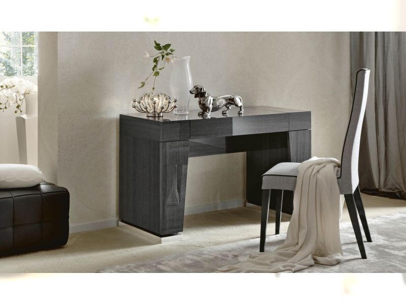 Montecarlo Vanity Table