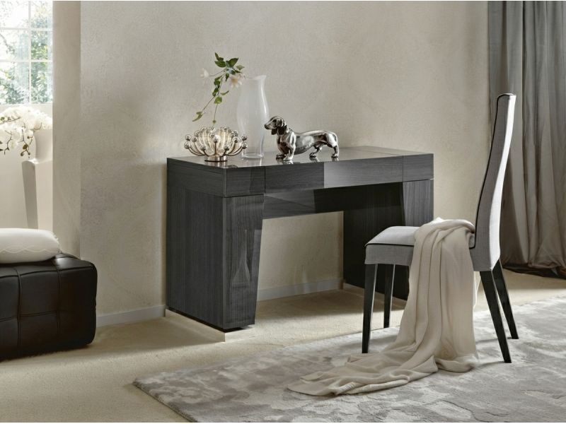 Montecarlo Vanity Table