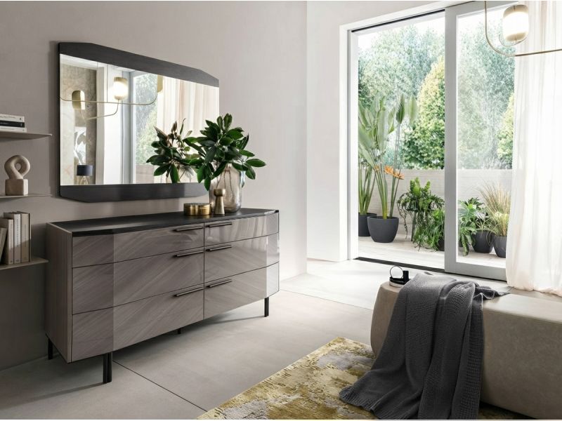 Olimpia Dresser
