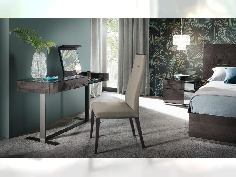 Heritage Vanity Table