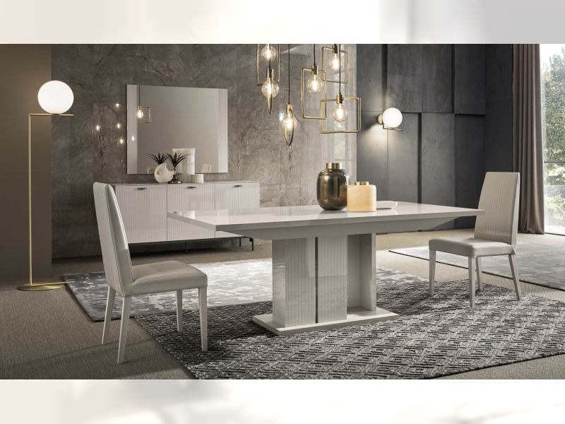 Claire Table