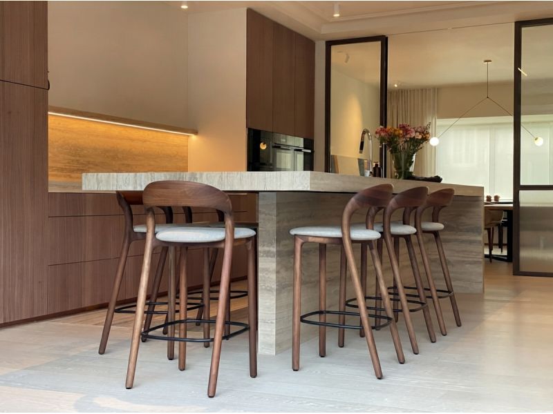 Neva Light Bar Chair