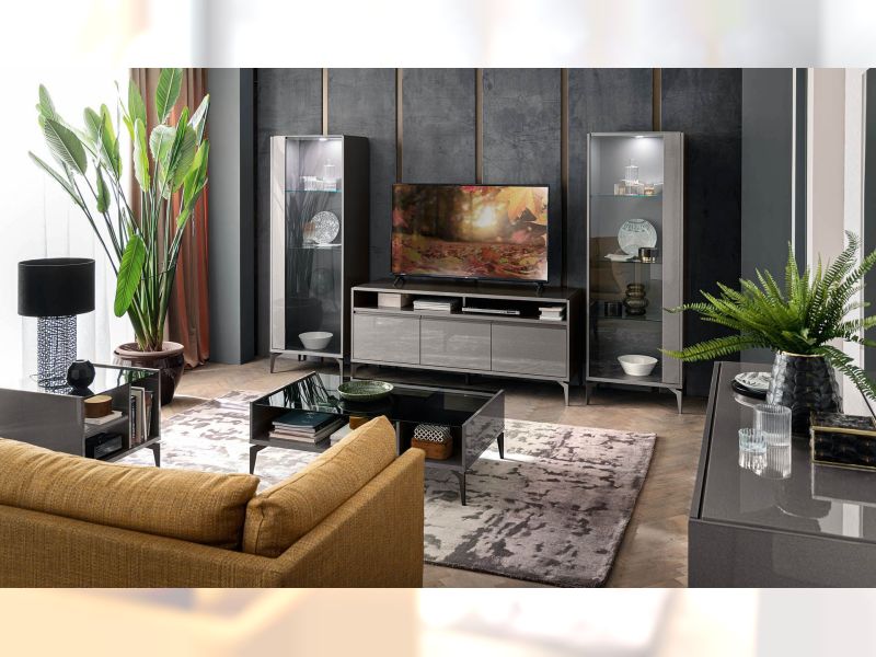 Graphite Vitrine