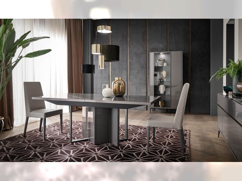 Graphite Table