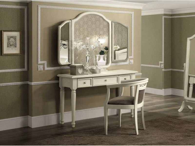 Nostalgia Vanity Table