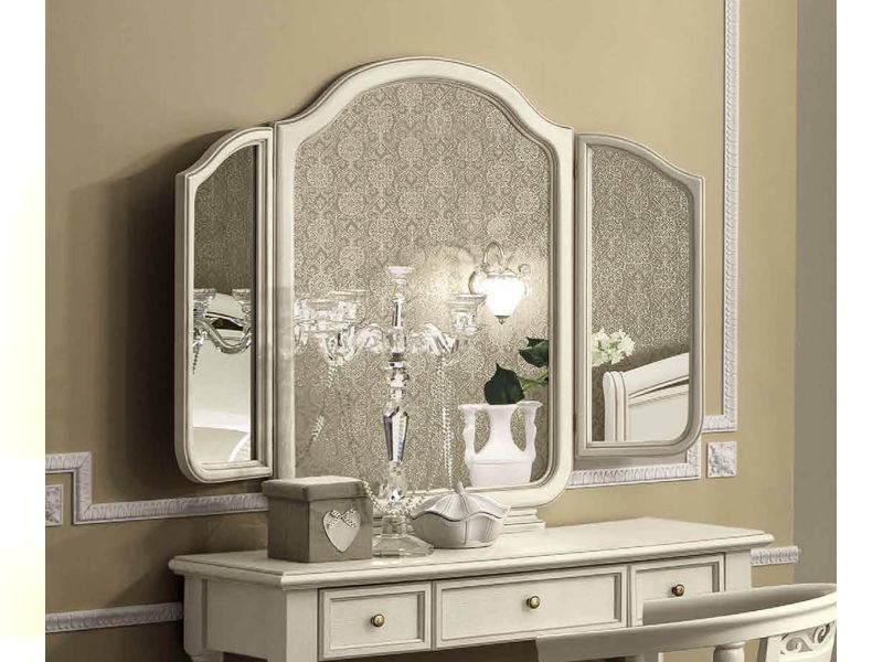 Nostalgia Mirror