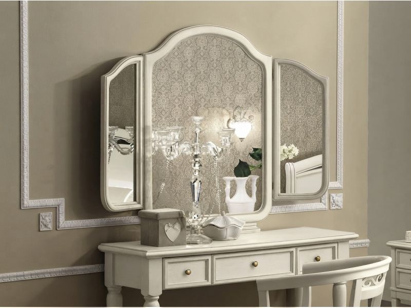Nostalgia Mirror