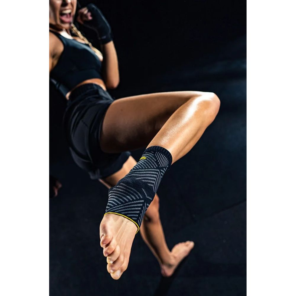 Ортоза за скочен зглоб со силиконско перниче Levamed