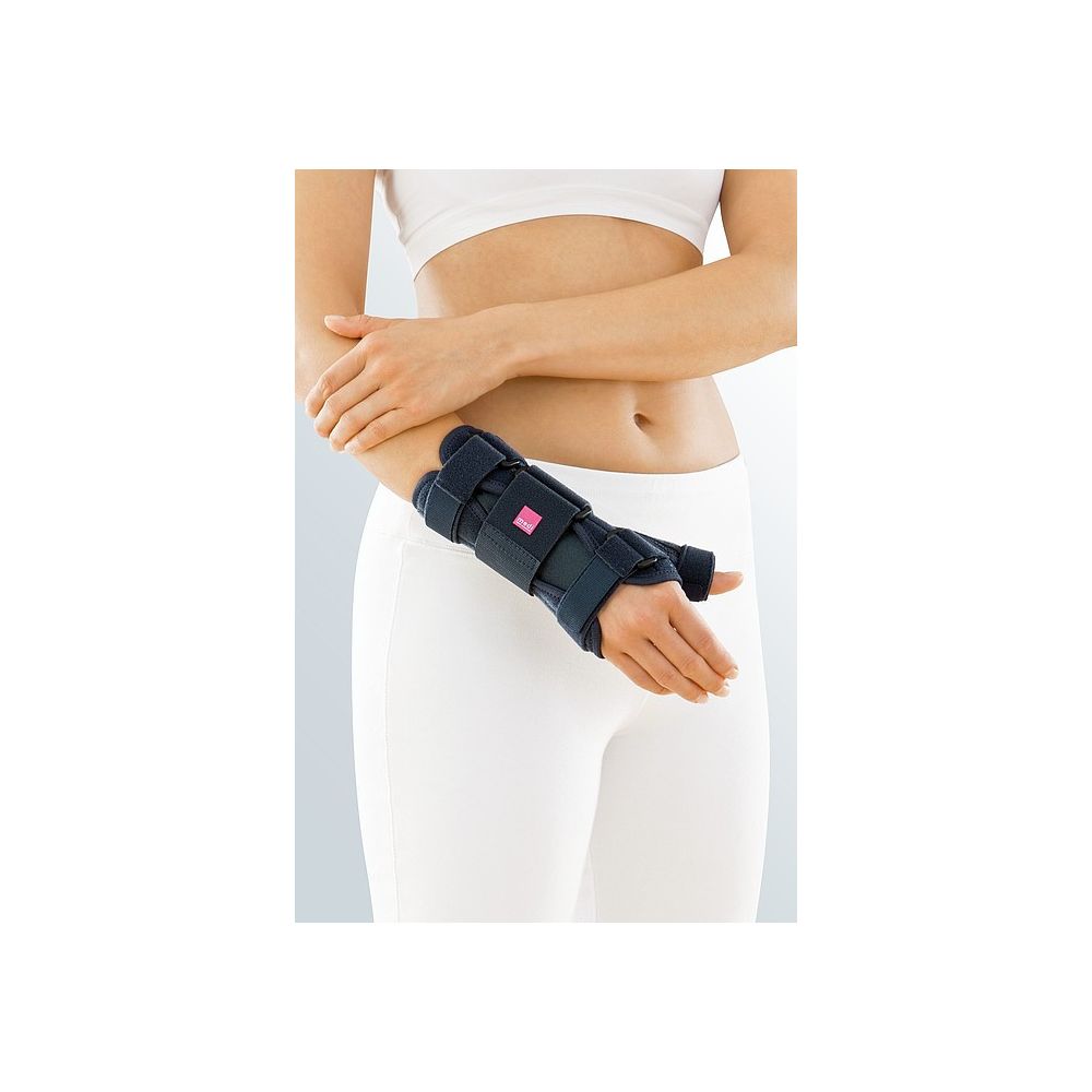 Ортоза за имобилизација на рачен зглоб со палец МанумедТ