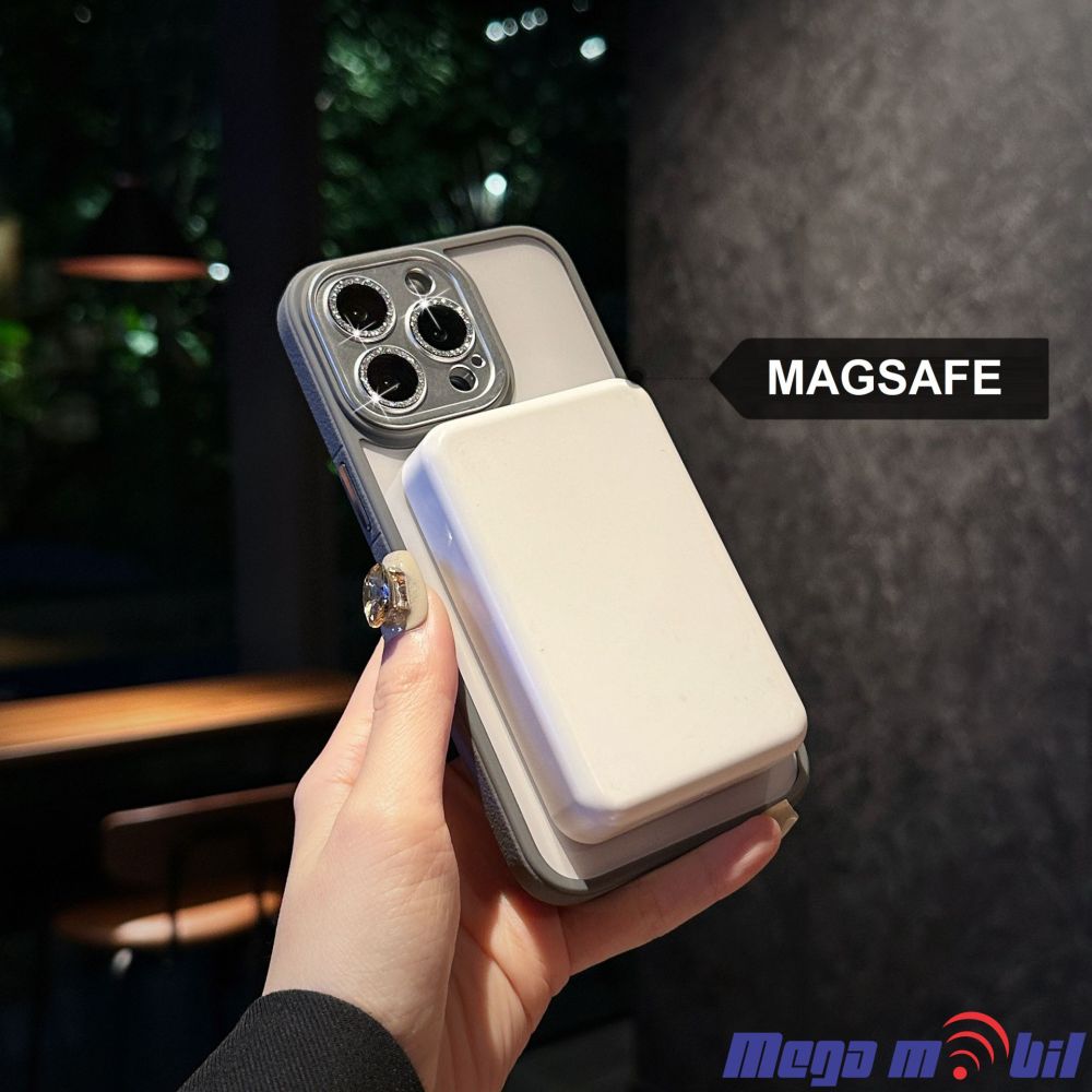 Futrola iPhone 14 Pro Magsafe Shining light blue.